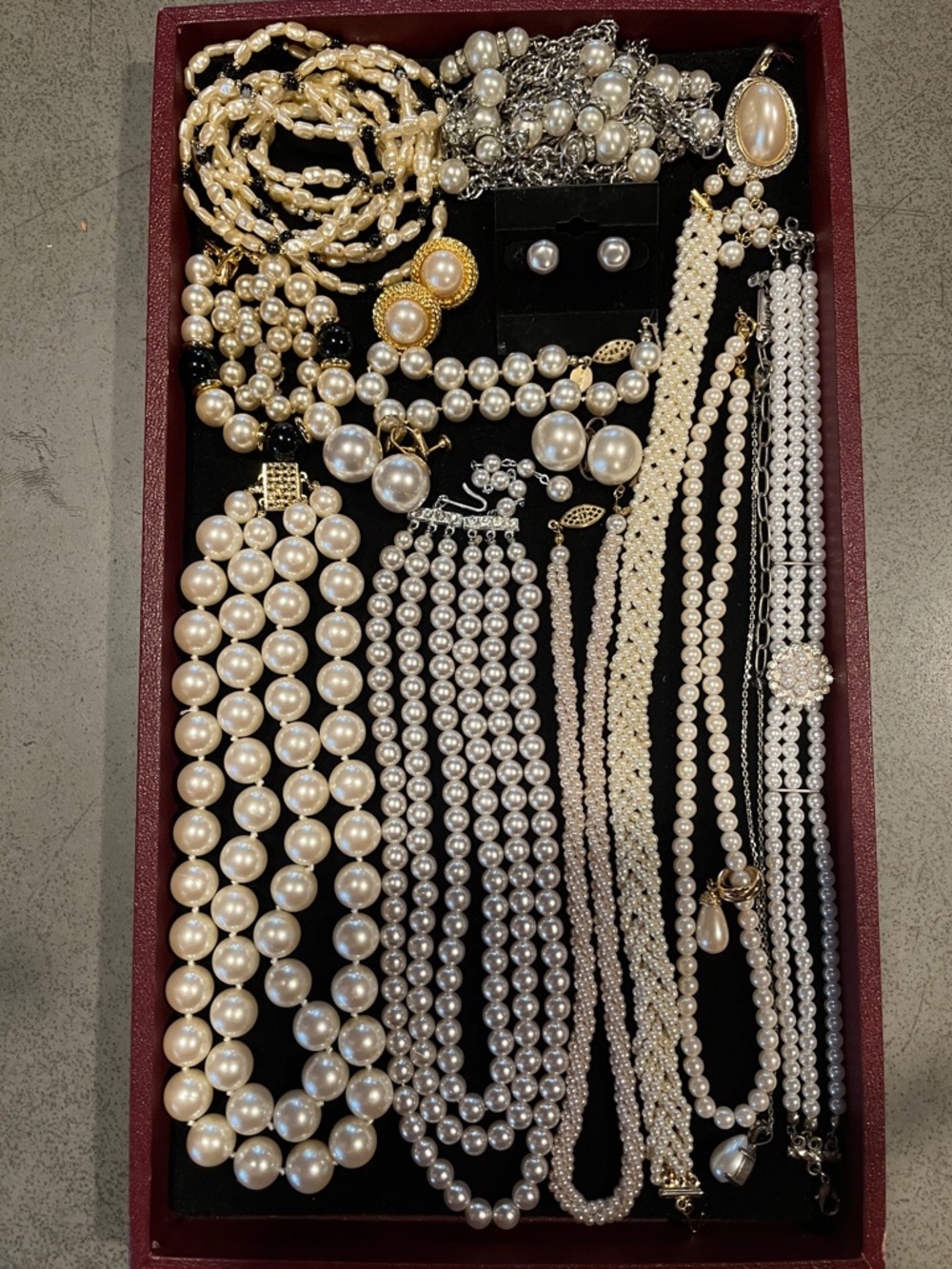 Vintage Pearl jewelry Set in Ivory and Gold Accents